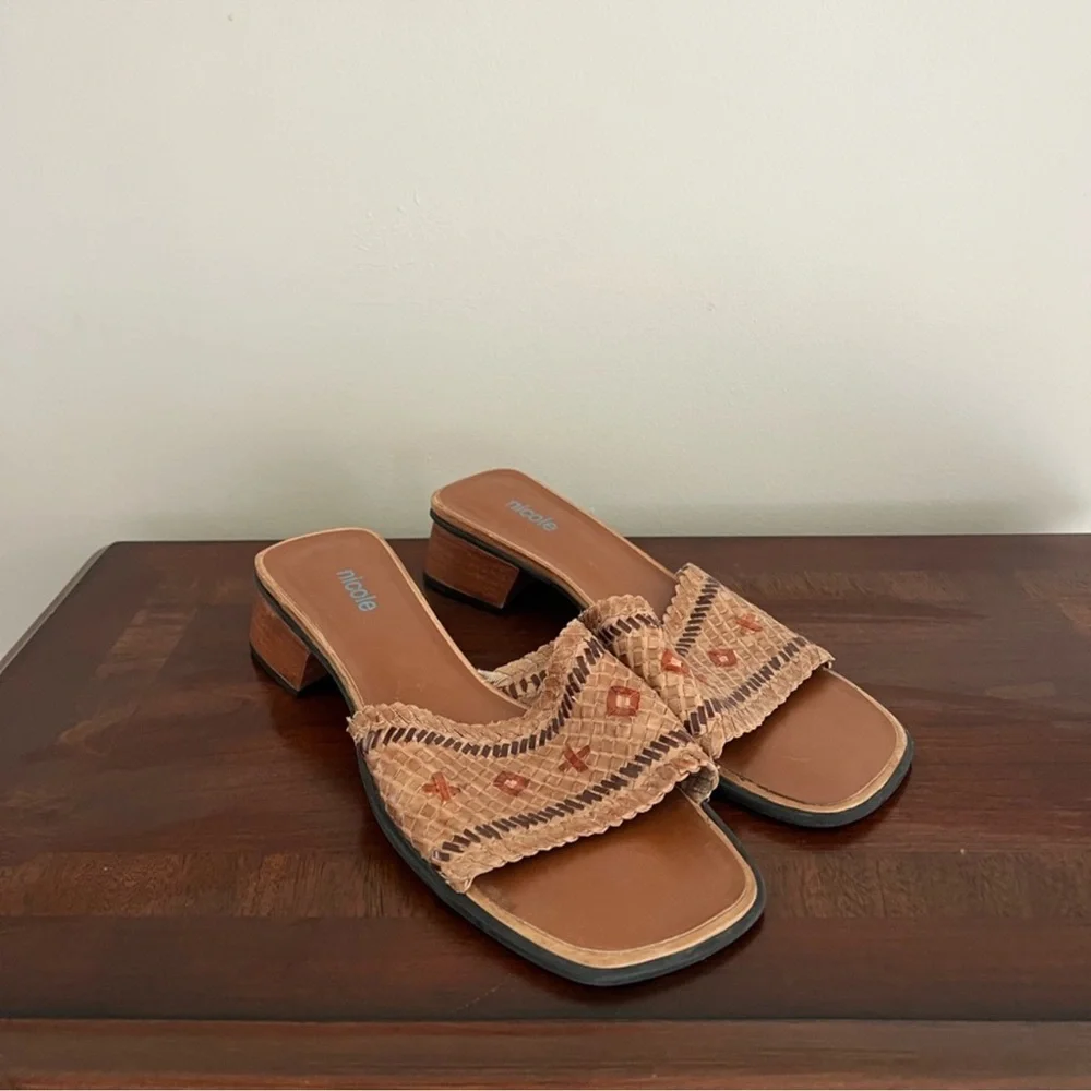 Nicole Vintage Tan Woven Slide Sandals Short Heel Size 8M